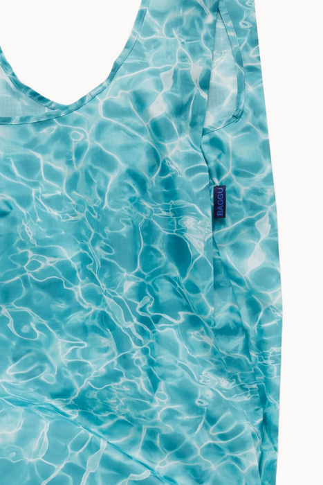 Big Baggu in Pool