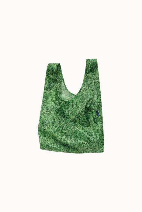 Baggu in Grass
