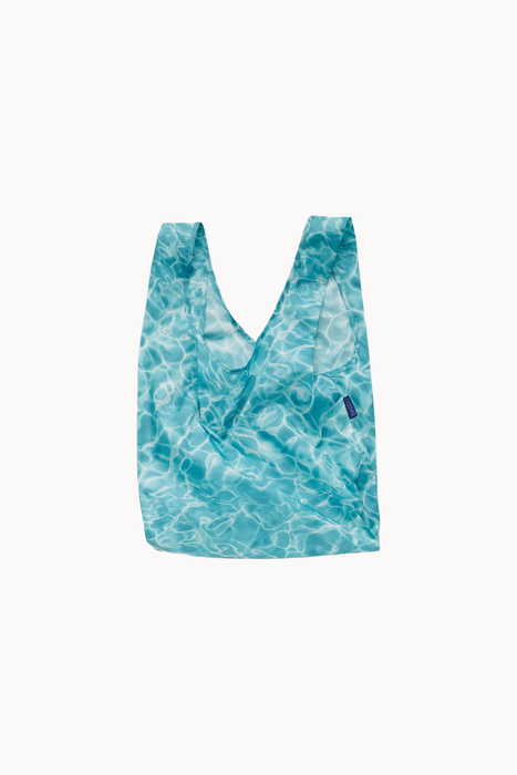 Baggu in Pool