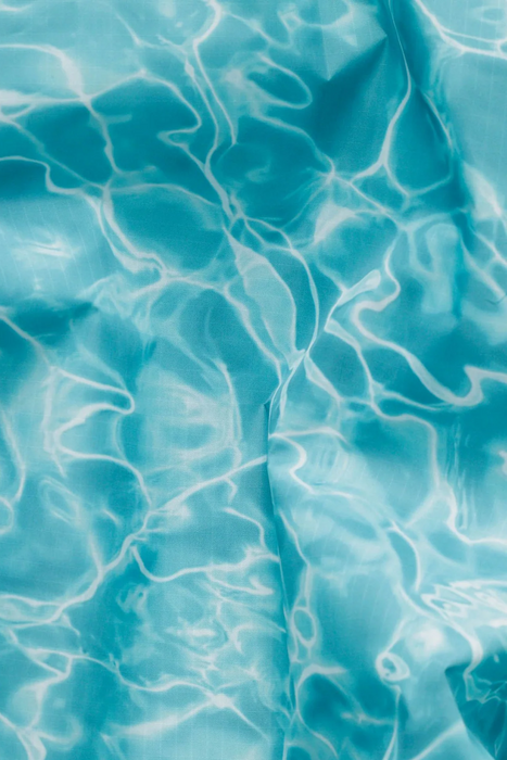 Baggu in Pool