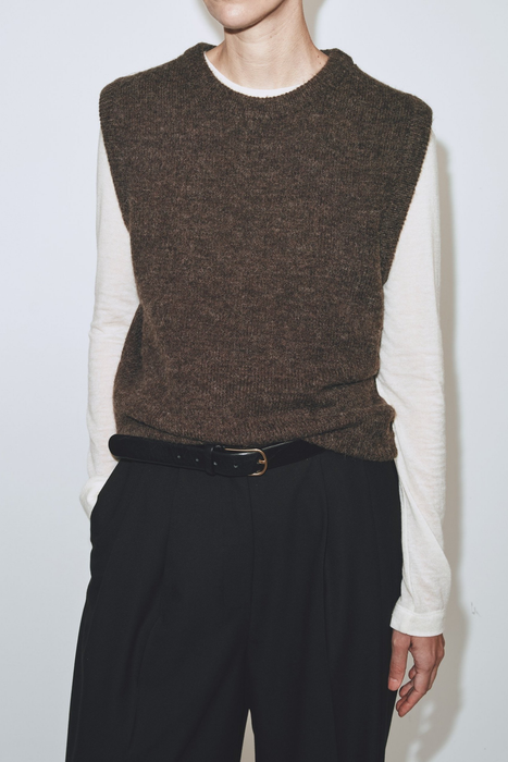 Crew Neck Vest in Brown