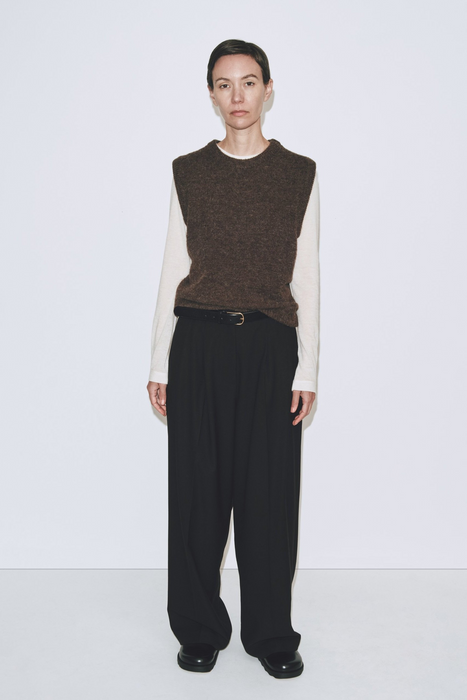Crew Neck Vest in Brown