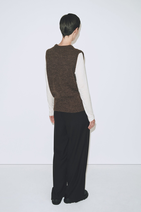Crew Neck Vest in Brown