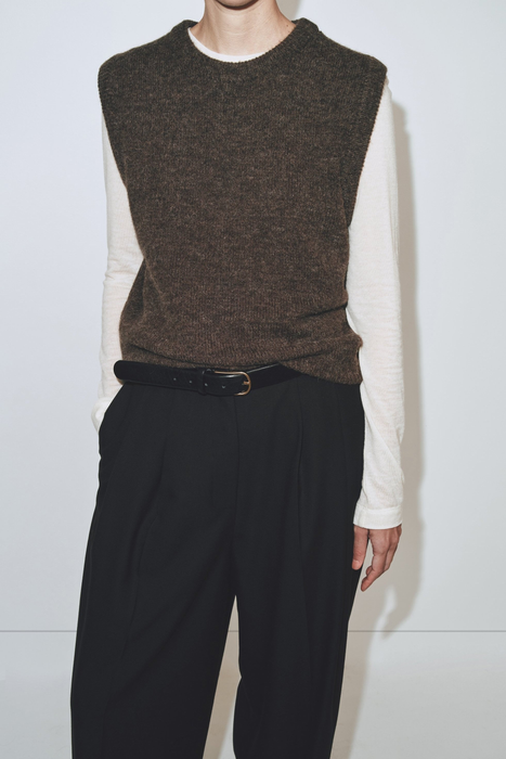 Crew Neck Vest in Brown