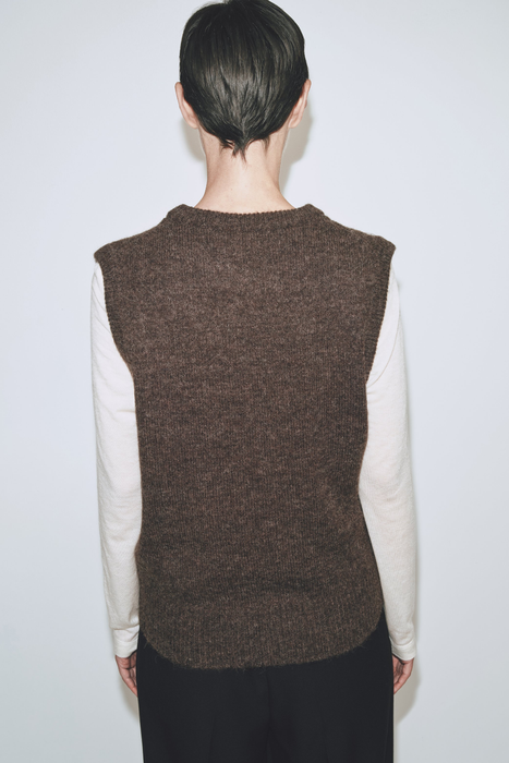 Crew Neck Vest in Brown