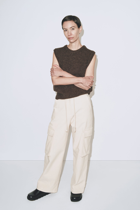Crew Neck Vest in Brown