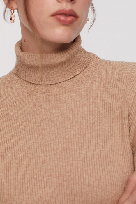 Ribbed Turtleneck Sweater in Beige Melange