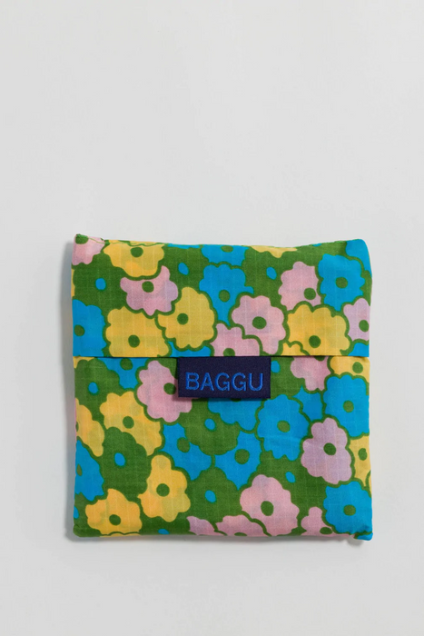 Baggu in Flowerbed