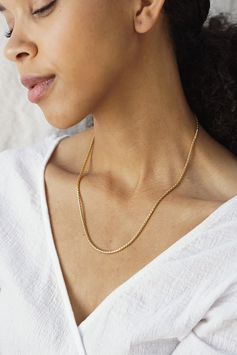 Clove Necklace in Gold
