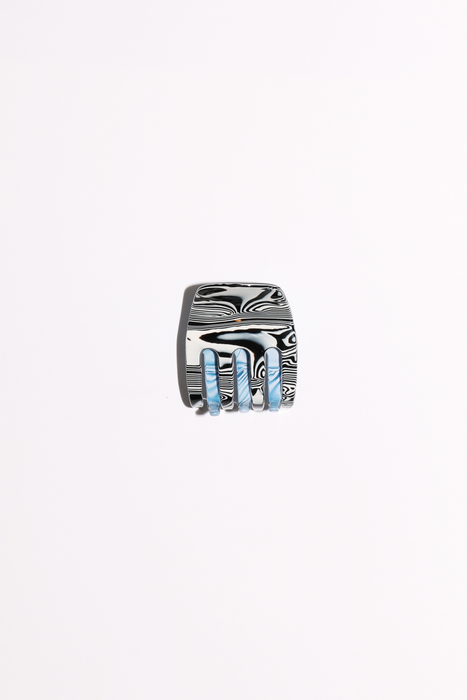 Ursa Claw in Marbled Black + Blue