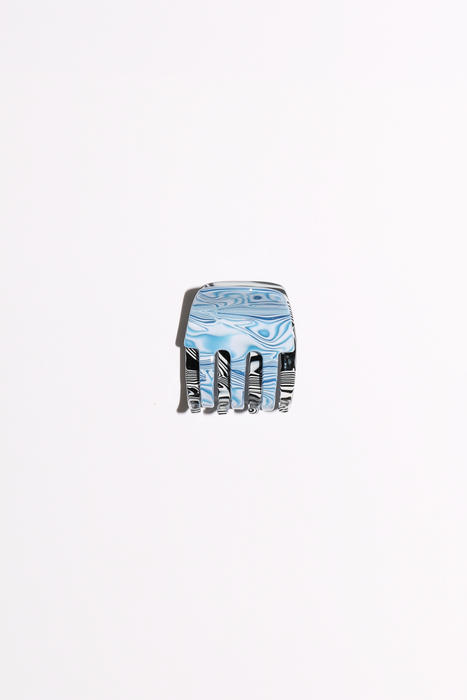 Ursa Claw in Marbled Black + Blue