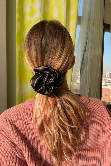 Rosette Scrunchie in Black