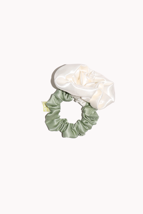Rosette Scrunchie in Ivory