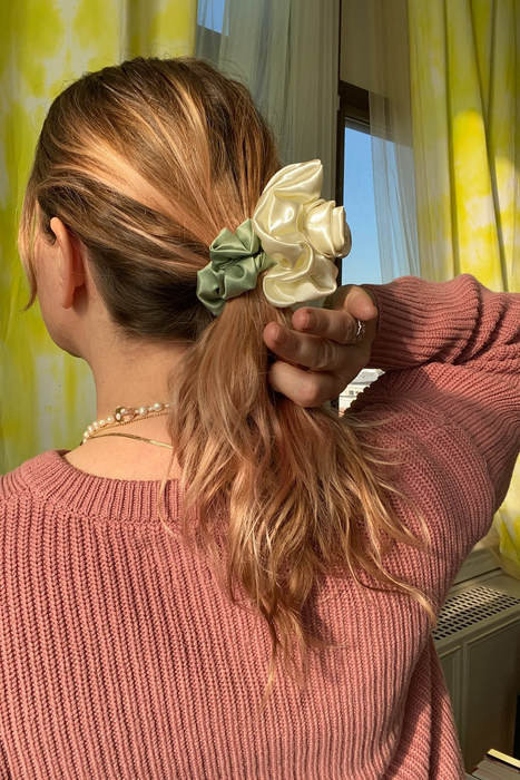 Rosette Scrunchie in Ivory